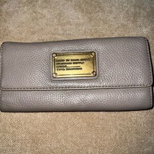 Marc Jacobs Gray Pebbled Leather Wallet